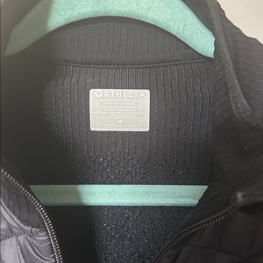 Athleta Flurry Force Black Quilted Women's Vest. Full zip. Side pockets. Medium - Picture 6 of 6
